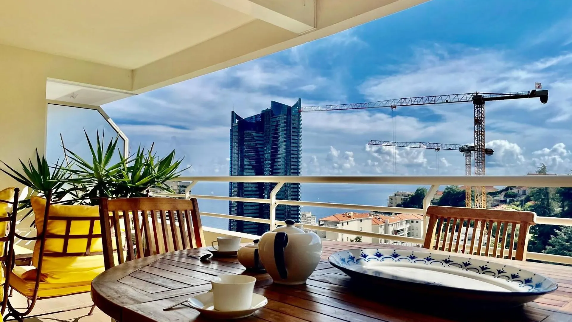 2 Rooms In Luxury Residence Bordering Monaco Beausoleil