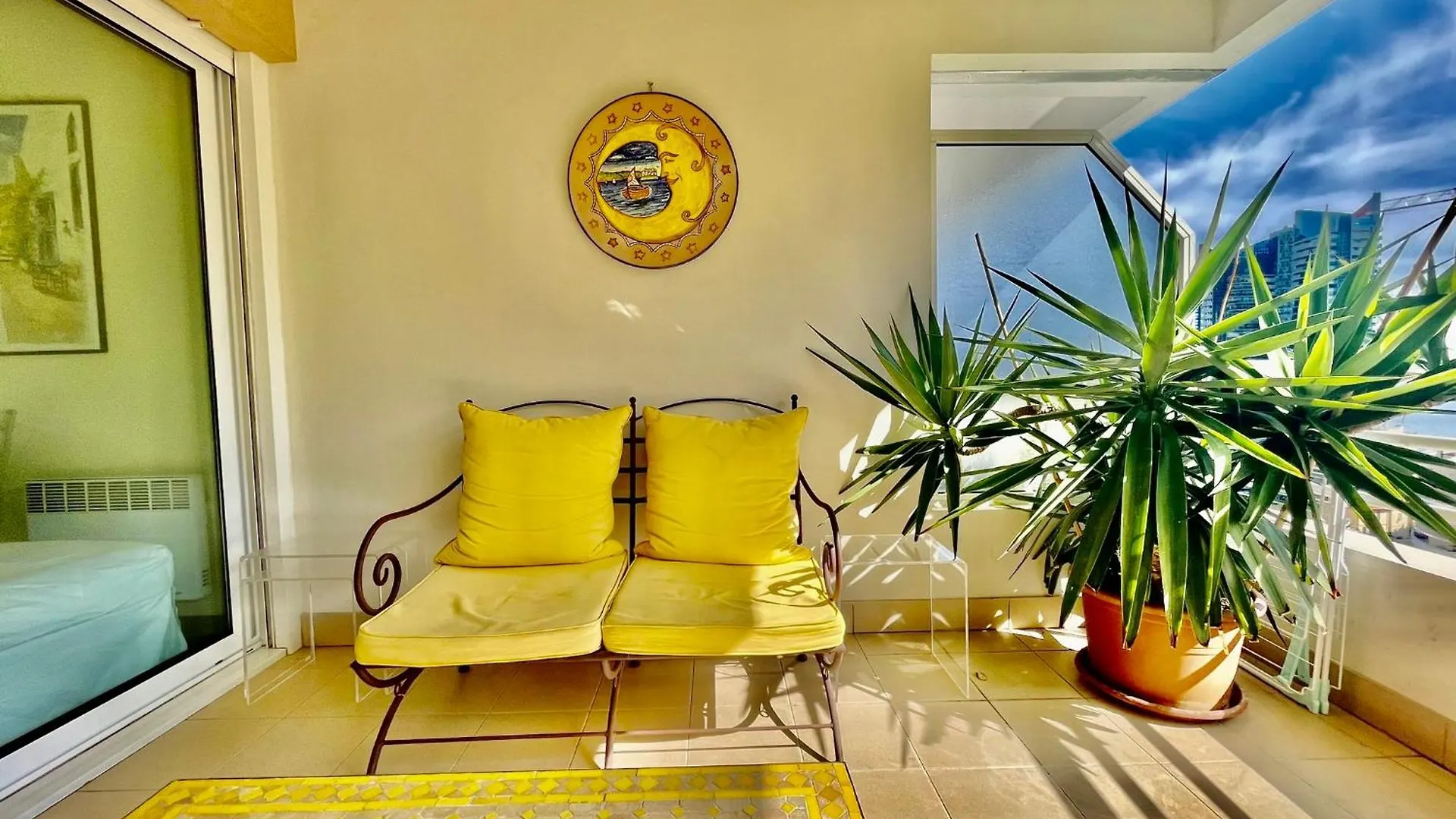2 Rooms In Luxury Residence Bordering Monaco Beausoleil France