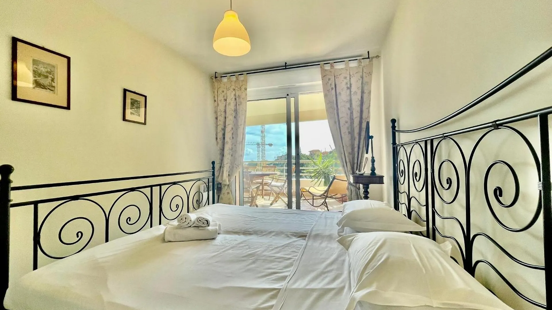 2 Rooms In Luxury Residence Bordering Monaco Beausoleil Holiday home