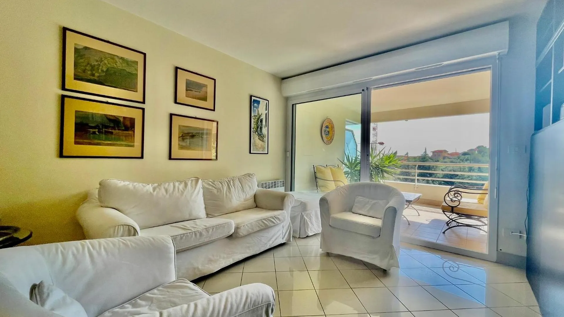 2 Rooms In Luxury Residence Bordering Monaco Beausoleil France